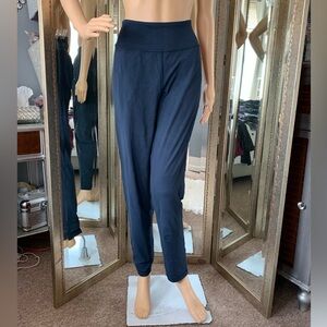1282.♎️Lululemon fit physique pant